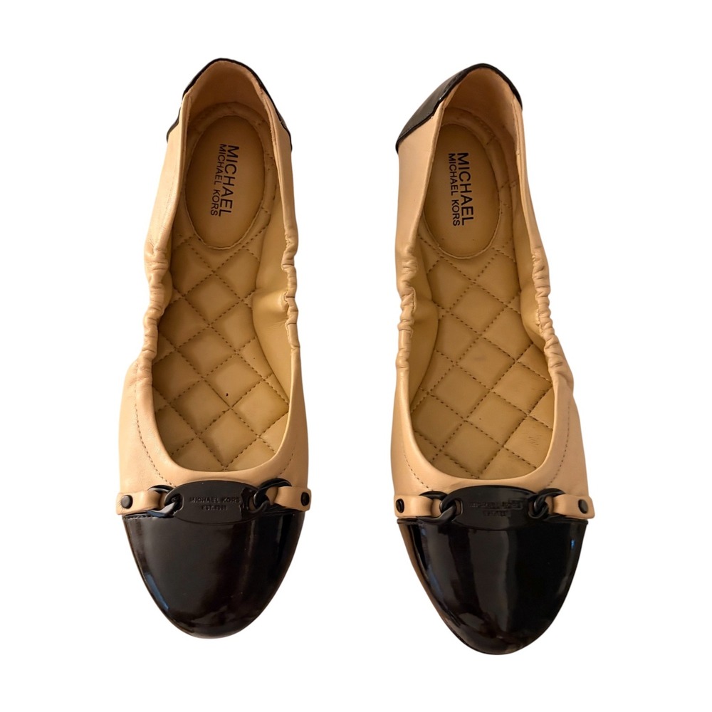 Michael Kors Fulton Ballet Flats Size 7M Beige Black Leather Cap Toe Logo‎ Shoes